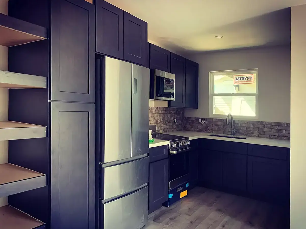 Dark kitchen cabinets without handles